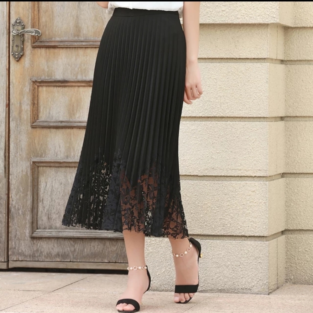 Apostrophe Stretch Black Accordian Skirt w…
